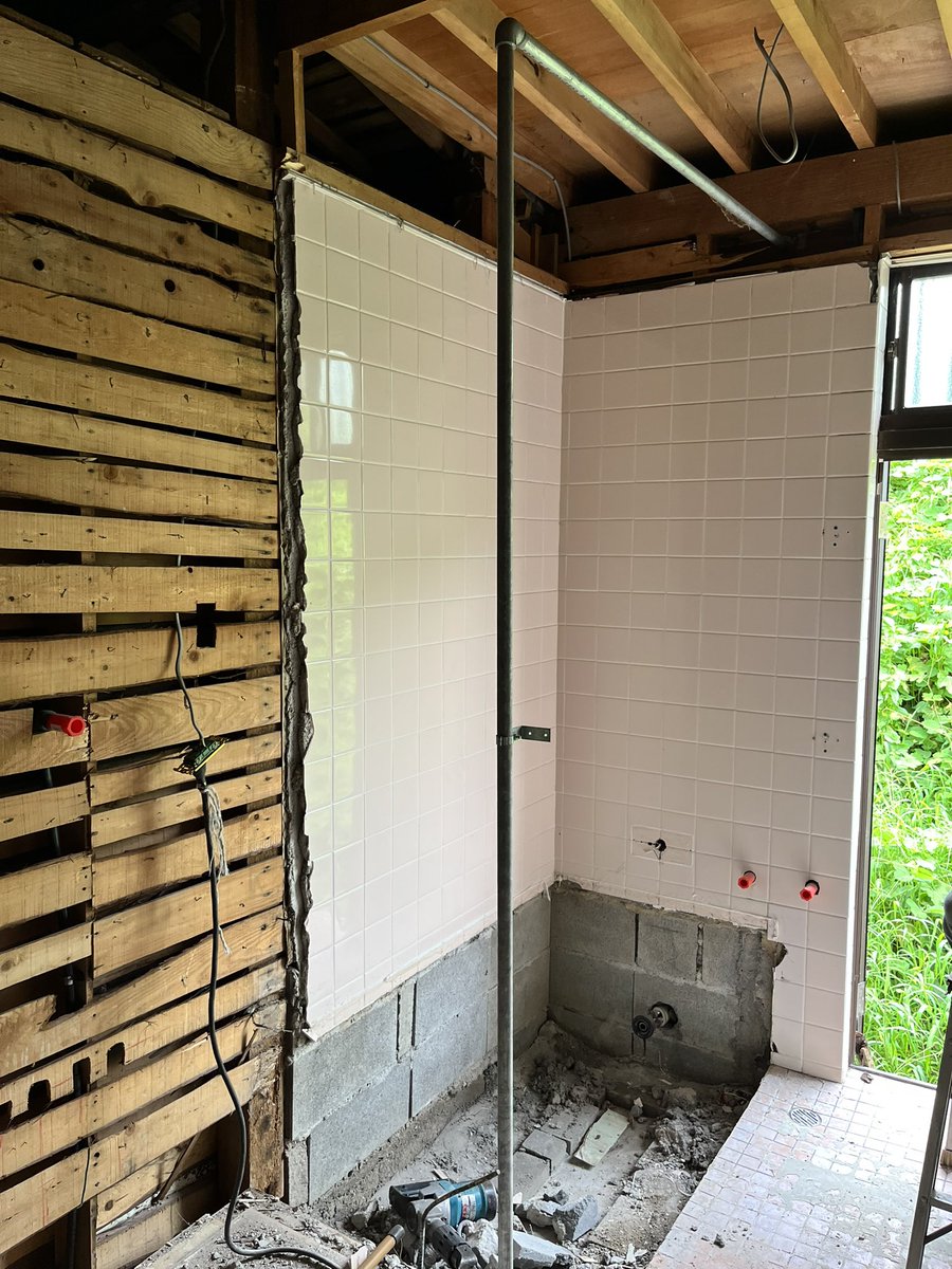 いよいよ始まった！
初めてのDIY無しの丸投げスケルトンリフォーム🏠
私は現場監督♪
ちゃんと段取り良く頑張ろっと💨