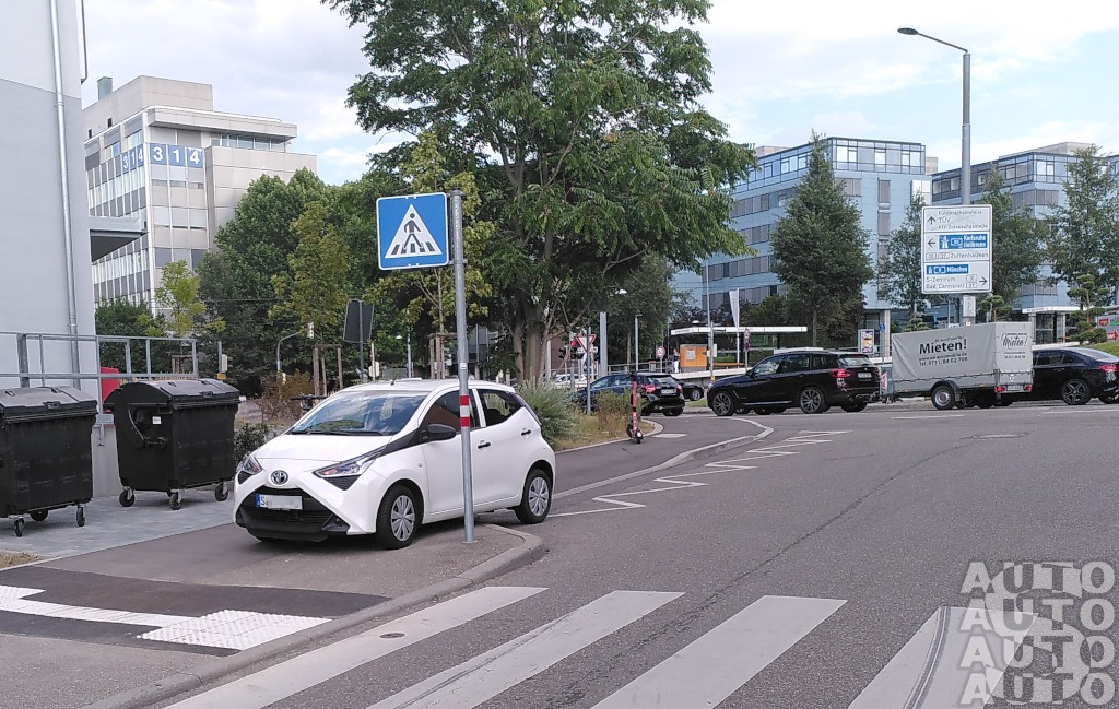 nur Autos in STGT tweet media