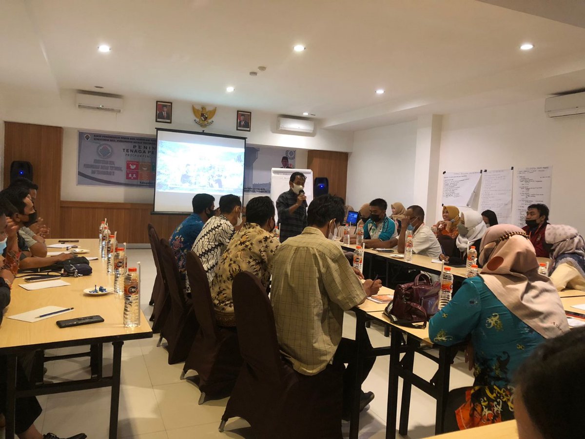 Berbagi dan bekerja lah bersama mereka, cintailah mereka dan saling menguatkan untuk mencapai desa maju dan mandiri.
#pemberdayaanmasyarakatdesa
#p3mdkalteng