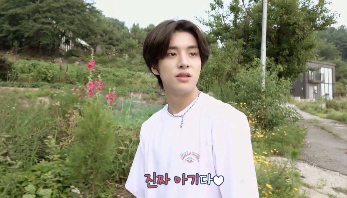 dearsimjae's tweet photo. that’s boyfriend https://t.co/deRwD6GNJ4