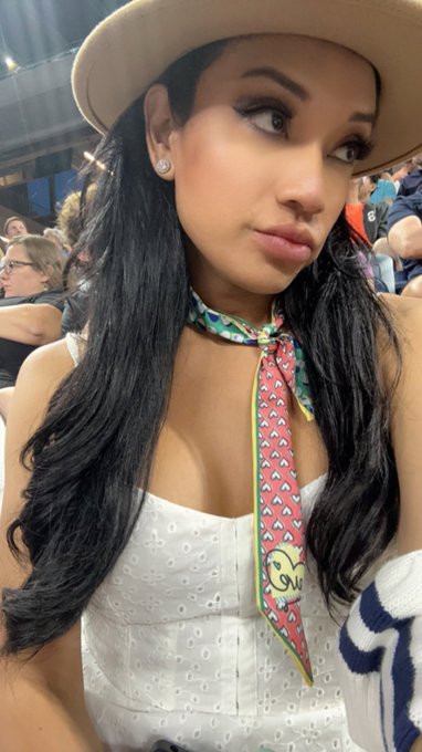 Being a doll ❤️🎾 https://t.co/FsBTClZEmB<a href="/tag/freakygeeks"class="tags"><span>#freakygeeks</span></a>