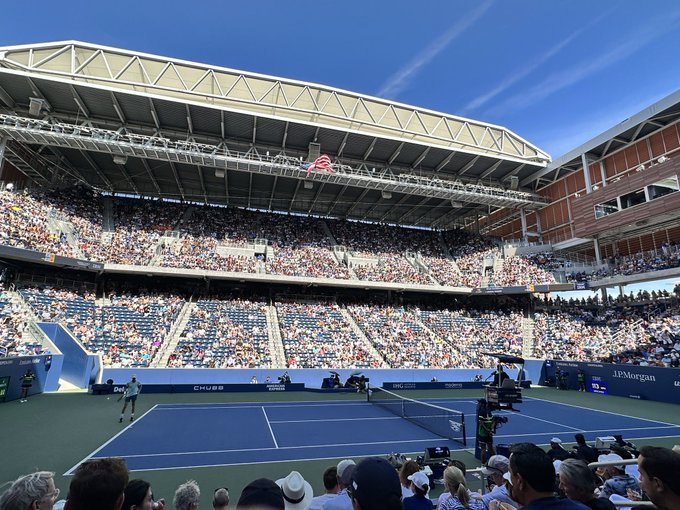 Being a doll ❤️🎾 https://t.co/FsBTClZEmB<a href="/tag/freakygeeks"class="tags"><span>#freakygeeks</span></a>