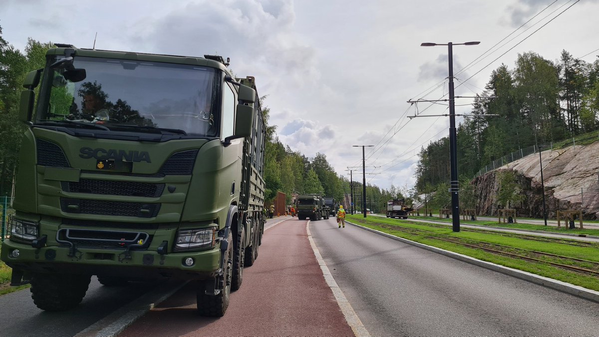 Maavoimat's tweet photo. Tänään Reccex23 -harjoituksen osalta tapahtuu Helsingissä. Illalla kello 21.00 alkaen toimimme Kampin kauppakeskuksessa mm. @HelsinkiPoliisi ja @stadinbrankkari kanssa.

#maavoimat #porpr #Reccex23 #CBRN #harjoitus #NORDEFCO #StrongerTogether https://t.co/fv6I4yYO2b