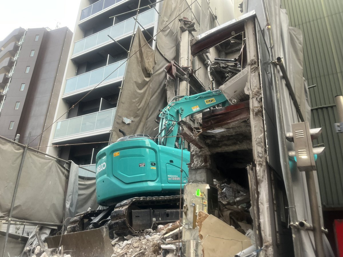 一点まだ誰も確認していませんが、（そもそもメディアはどこも追っていませんが）南大井3の違法解体工事、クルド人系業者でした。あれ1000万円案件ぐらいでしょうから、契約解除されたら彼らの社会と元請け企業との関係とコミュニティが大荒れになりそうです