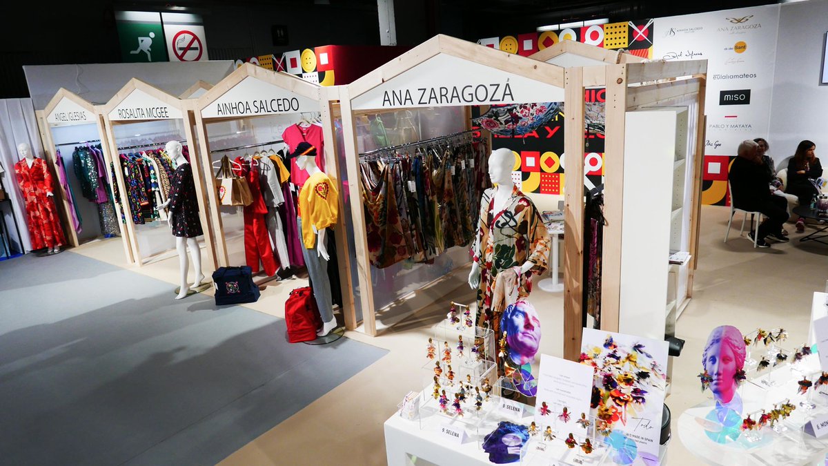 empresasjcyl's tweet photo. 👏👏👏 ¡Enhorabuena a las 11 empresas de #CastillayLeón que han triunfado en la feria #WhosNext con sus colecciones de moda y accesorios 👗👕👖. Han presentado las tendencias para la primavera-verano 2024 que han cautivado al público internacional. #ICECYL #MadeInCastillaYLeon https://t.co/aWcMdmri3A