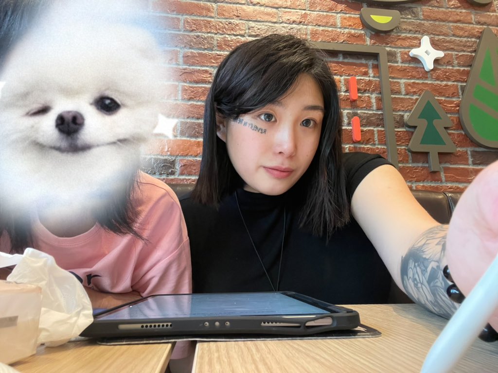 多年前我妈为了低保补助每年1800，给我改了出生日期领了精神残疾证，今天我花了30000，托人找关系秒消了。之前的两年，我拿不喜欢开车的借口不去考驾照，现在我健完身流着汗就去报名驾校了。 https://t.co/7UW8gwq6nd