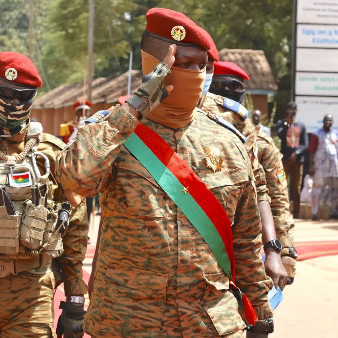 rectusinfo's tweet photo. Selon l'armée Burkinabé, au moins 65 «terroristes» neutralisés à l'ouest. 
#BurkinaFaso https://t.co/t3PZazzmUc