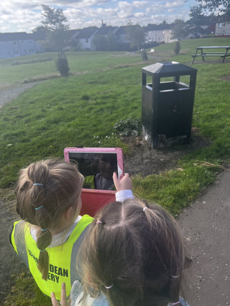 CarmondeanELC's tweet photo. We were learning to be #safesam in our community. Today some of our children used the IPad to identify in the community how to keep safe. 

“We don’t touch the bin cos’ there’s lots of germs”
“We stay with a adult”
“We wear suncream”
#beingme

@wlelc 
@ELCScotGov 
@ScotGovEdu https://t.co/ZIoHvDZky2