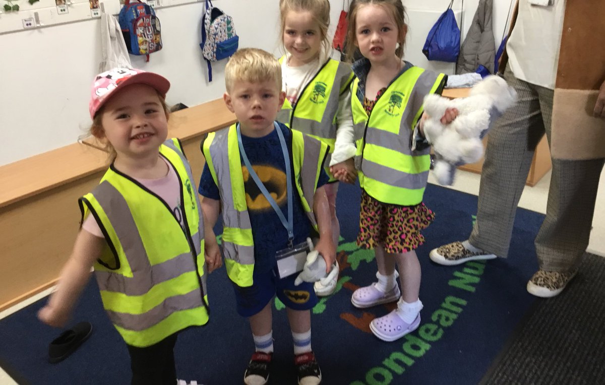 CarmondeanELC's tweet photo. We were learning to be #safesam in our community. Today some of our children used the IPad to identify in the community how to keep safe. 

“We don’t touch the bin cos’ there’s lots of germs”
“We stay with a adult”
“We wear suncream”
#beingme

@wlelc 
@ELCScotGov 
@ScotGovEdu https://t.co/ZIoHvDZky2