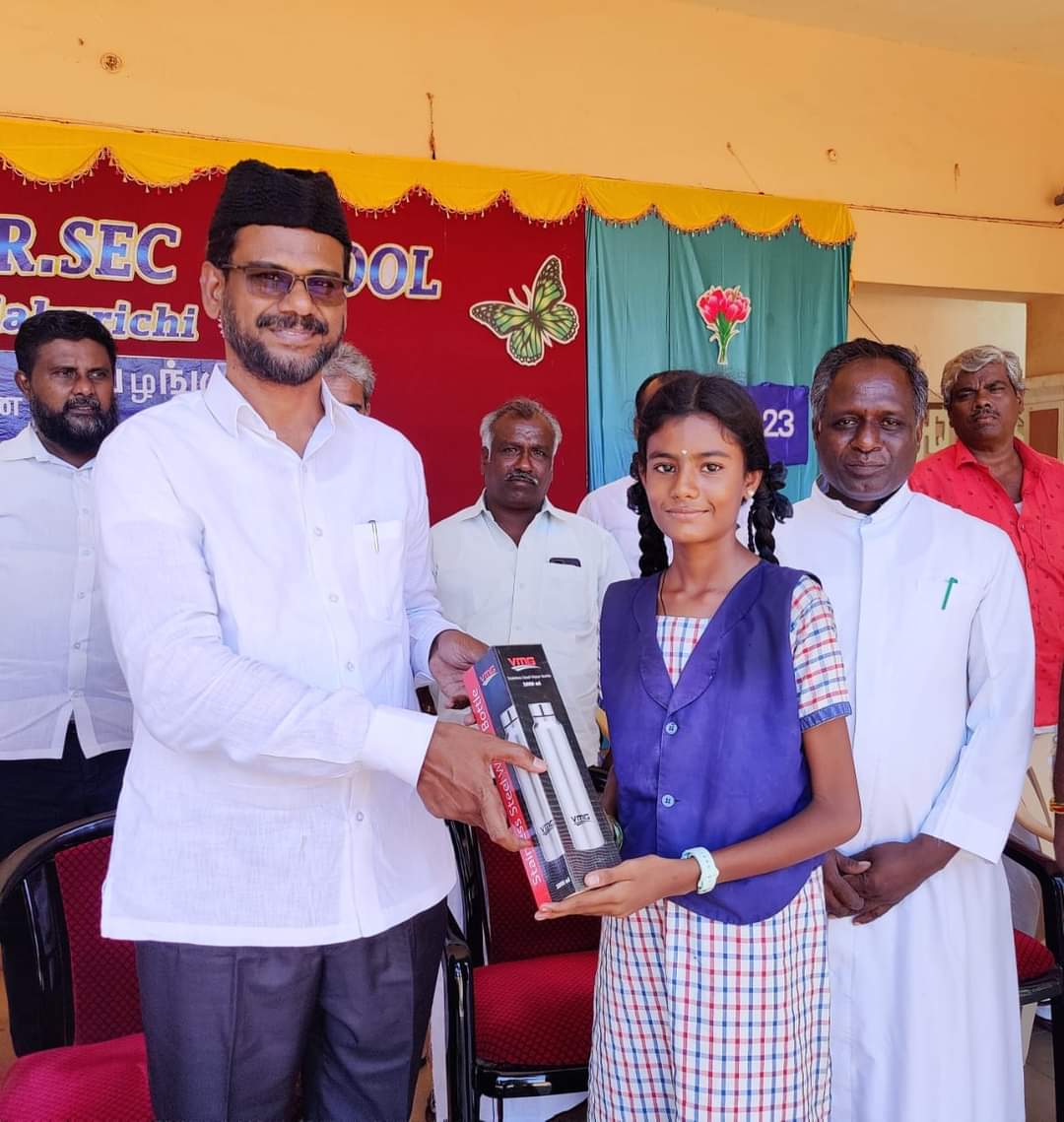 tmmkhqofficial's tweet image. திருச்சி மாவட்டம் மணப்பாறை தொகுதி மருங்காபுரி ஒன்றியம் பாலக்குறிச்சி புனித ஜேம்ஸ்  உயர் நிலைப்பள்ளியில் தமிழ்நாடு அரசு சார்பில் விலையில்லா மிதிவண்டி வழங்கிய மமக பொதுச்செயலாளர். 

#mmkmla #abdulsamadmla  #TMMKMEDIA
#mmkitwing

m.facebook.com/story.php?stor…