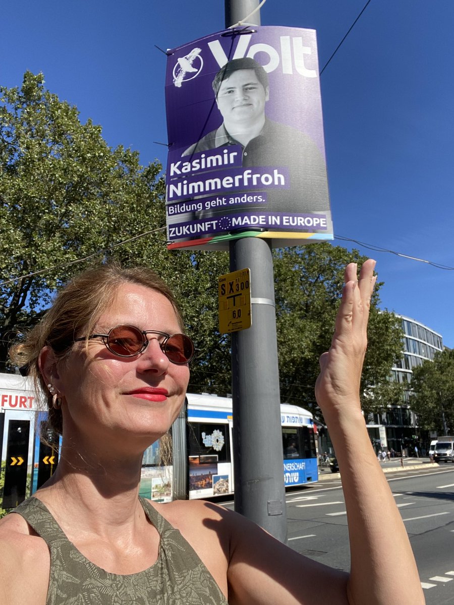 Ich bin wahrscheinlich eine der wenigen Mütter, die stolz darauf ist, ihren Sohn oft auf der Straße zu sehen. 😊 #Hessenwahl