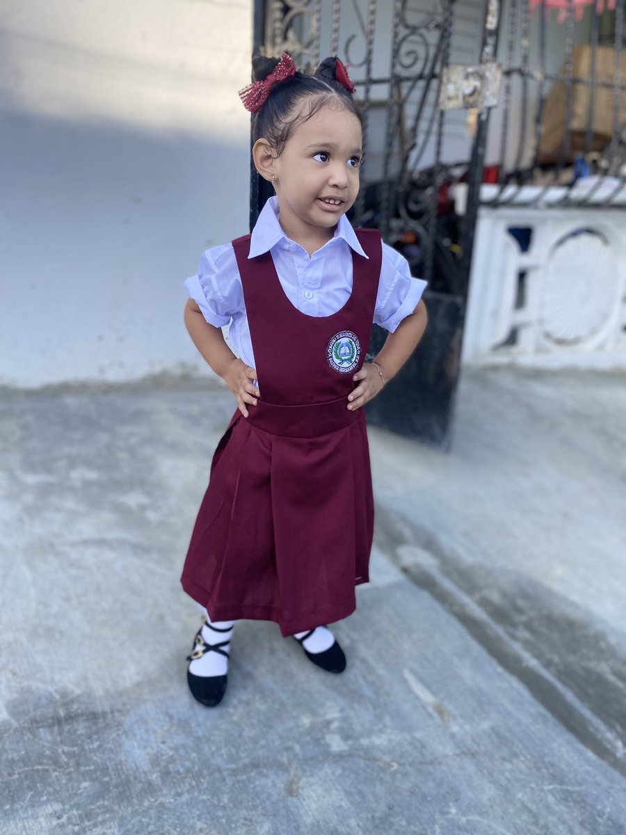 KYarybel's tweet photo. Feliz lunes https://t.co/s6izHWU3GG