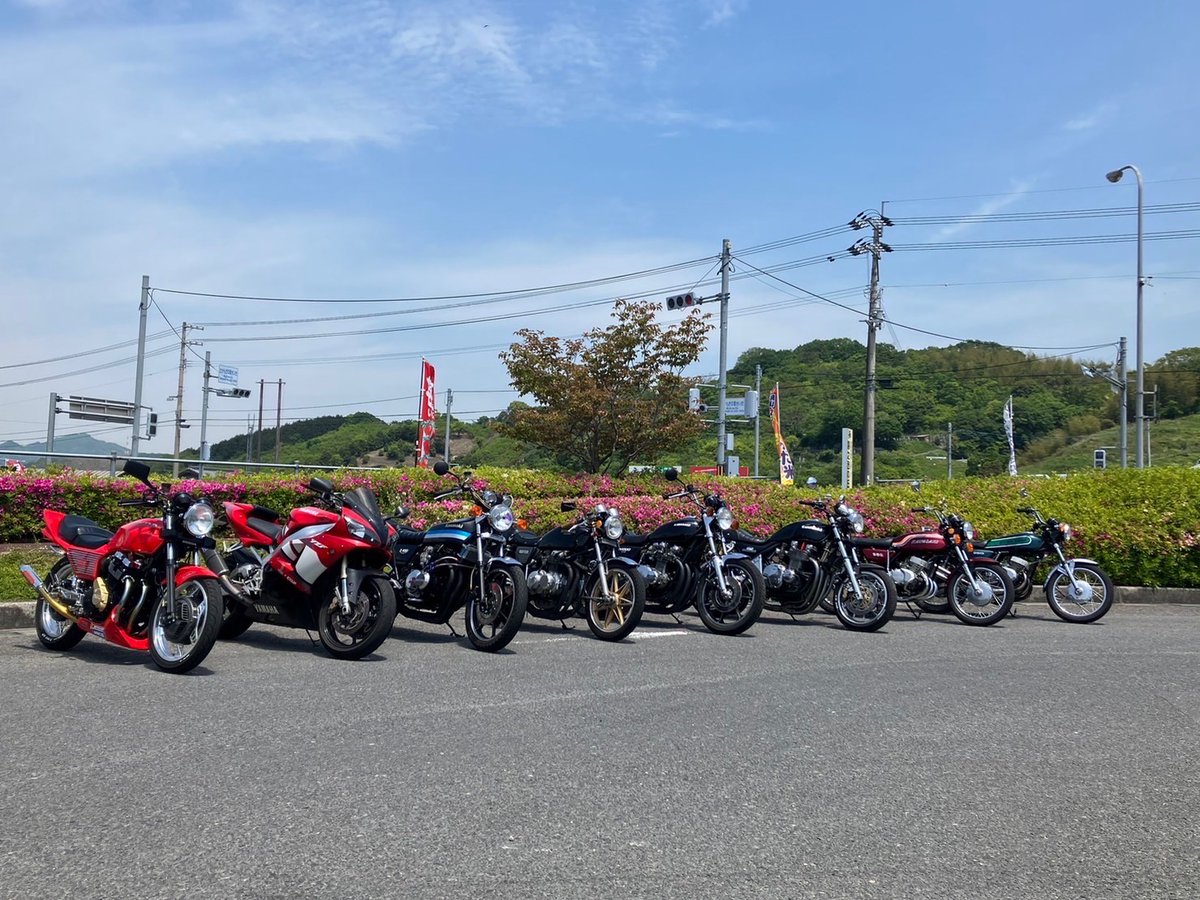 SeatBob's tweet photo. 250/350SS初期ノーマルタイプアンコ抜きシートを購入して頂��たお客様から送って頂きました😁
50年以上前のバイクとは思えないピカピカ✨のまるで新車の様にキレイな初期SSにノーマルタイプアンコ抜きシートがベストマッチングでカッコイイですね‼️
03-6423-1360
https://t.co/Edf8BYCLhZ
#ss250#ss350 https://t.co/z38A7wSh5O