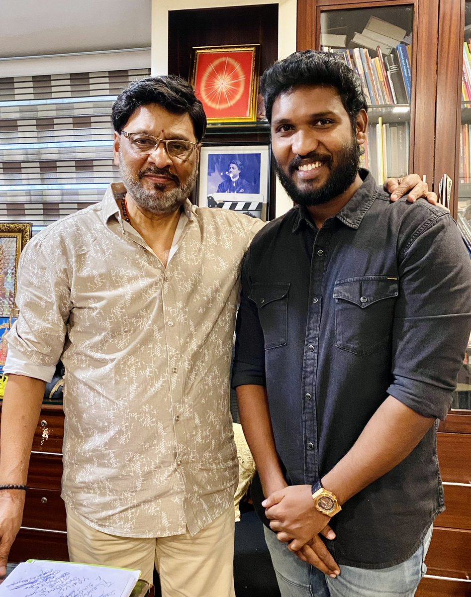 SkmCinemas's tweet photo. அன்புடன் @ungalkbhagyaraj sir🤩😍
#ungalkbhagyaraj #bhagyaraj #bhagyarajsir #bhagyarajsir😊 #bhagyarajsir😍 #bhagyarajcomedy #bhagyaraj #bhagyarajspeech #skmcinemas #skmakil #skmcinemasofficial #skmcinemasproducer #skmcinemasakil #akilskm #akilskmcinemas #akilactor #akilproducer https://t.co/VM6Rlwf4Ra
