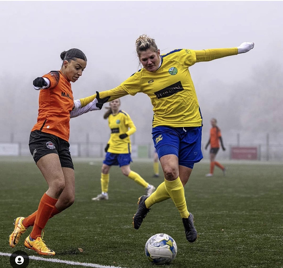 AscotWomenFC's tweet photo. The #Yellawomens 💛💙  POTM from the weekend was @LauraSparkle89 

Strong and composed in the back line and providing an assist for the opening goal 👏👏

#WeAreAscot  #UptheYellas https://t.co/bfI43JmoA7