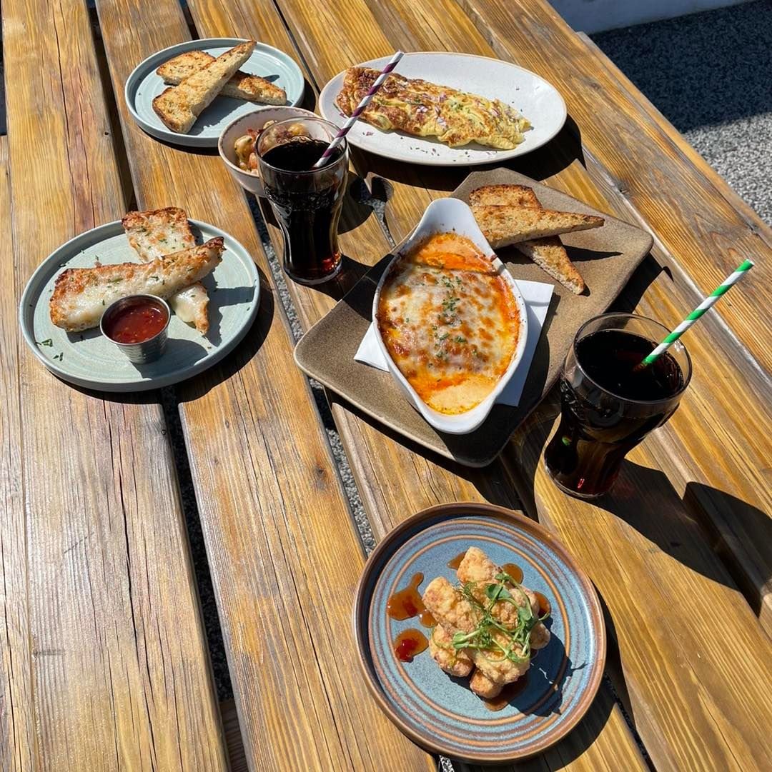 Ever doubted what to order, so you ordered almost everything on the menu… 😂

#thewicketsthelens #thewicket #sthelensfood