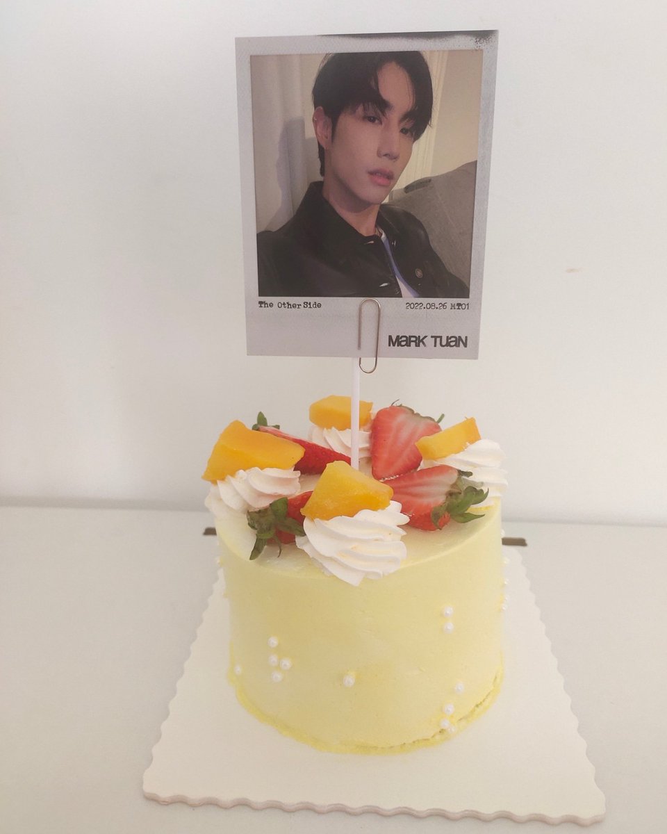 Jina96824's tweet photo. ♫Happy Birthday to Mark♫🎂
借着你的光，看到了从未看过的世界👀借着喜欢你，成为更好的自己💪🏻愿你不忘初心，继续做闪耀的星星🌟爱你没有完结篇💞爱你一直保鲜💘 @marktuan
#MarkTuan #Mark #마크 #段宜恩 #HappyBirthdayMarkTuan https://t.co/ZKeCooqind