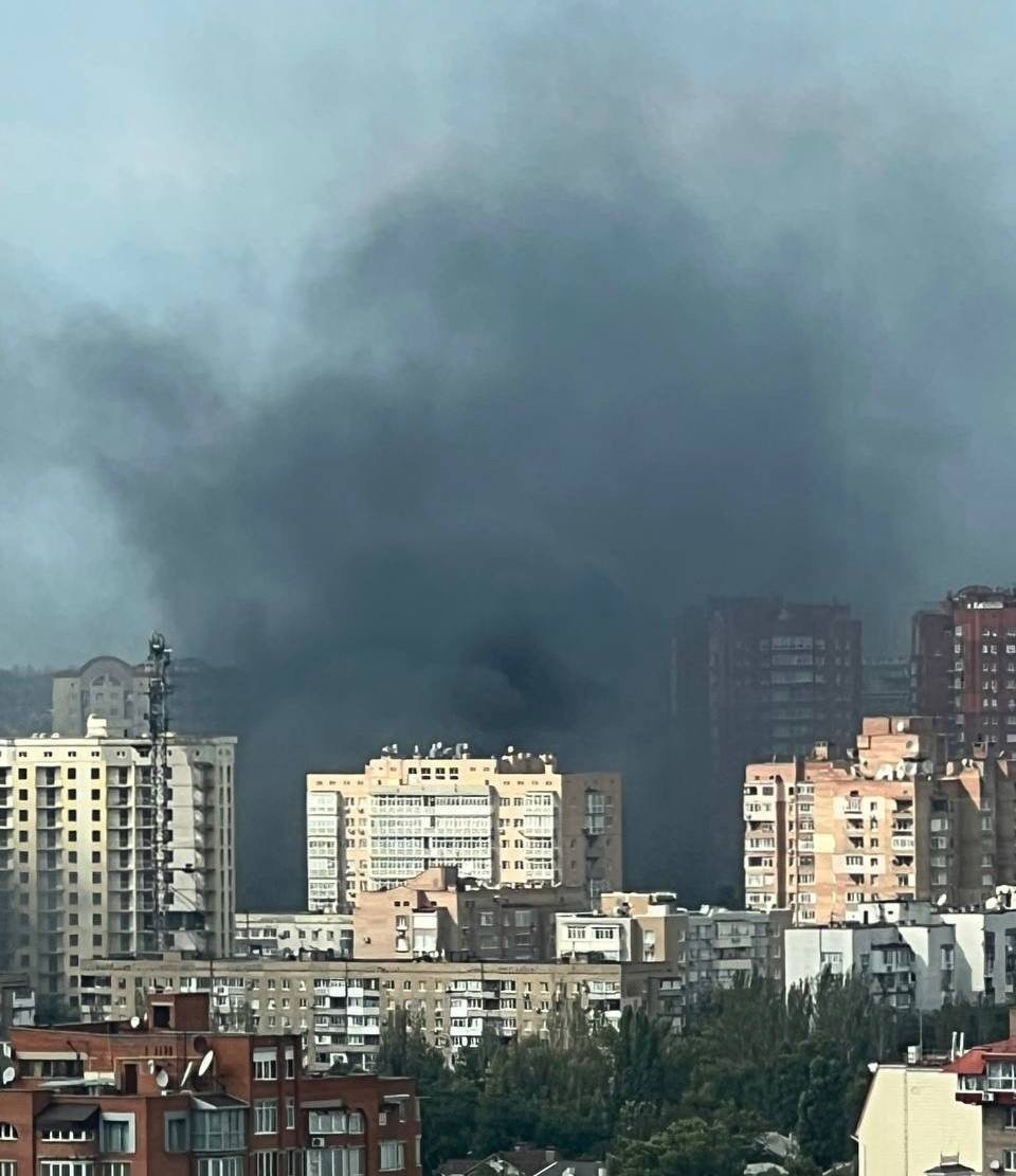 ⚡️ In temporarily occupied Donetsk, a flight over the building of the occupation administration has previously arrived - local mass media. 👉 Follow @Flash_news_ua