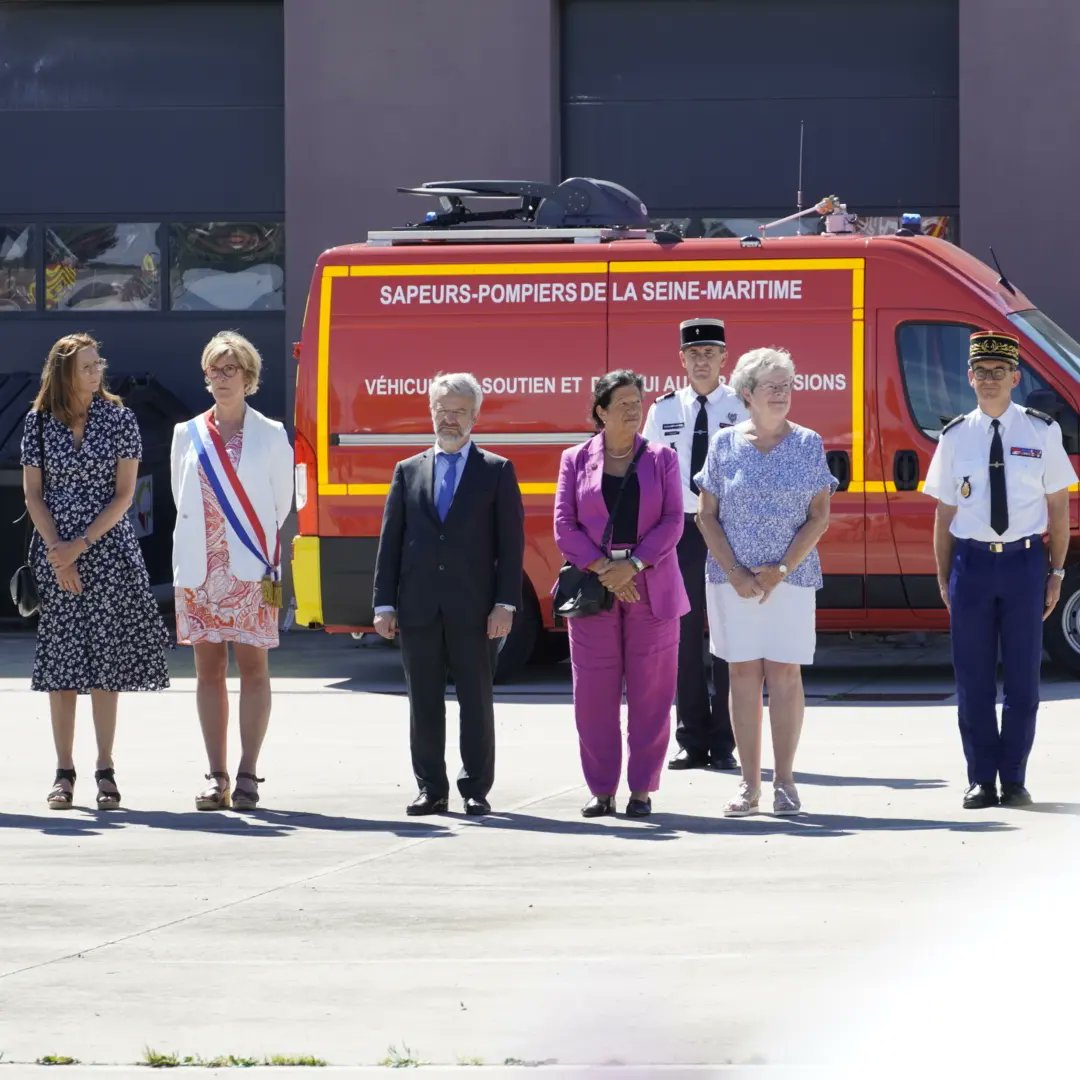 Passation de commandement au CTA-CODIS*

Cette cérémonie, présidée par le président du conseil d'administration du #Sdis76 André Gautier, symbolise la passation du commandement  entre le commandant Alexandre Cros et le commandant Mathieu Paysant, nouveau chef de centre.

1/3 ⤵️