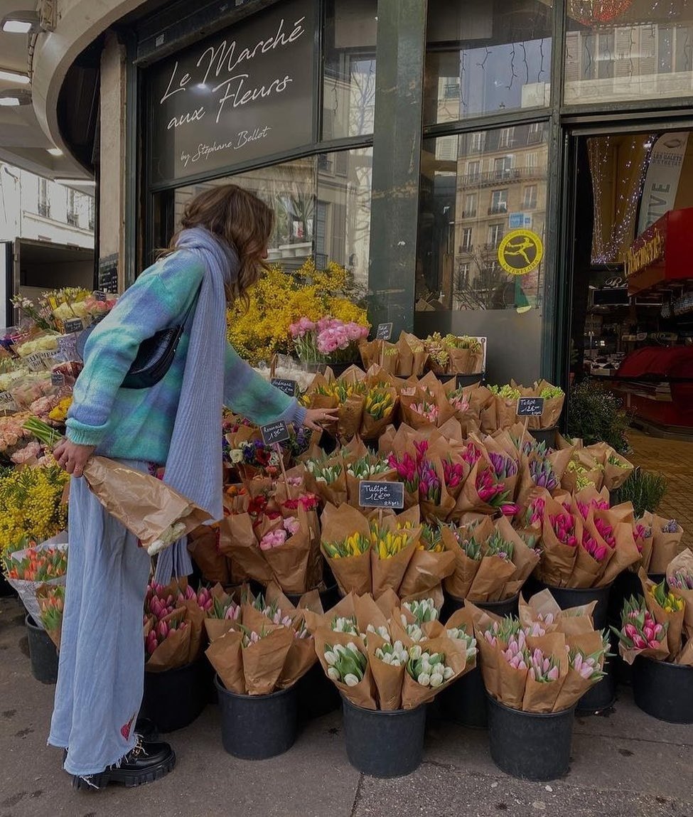 flower shopping is so therapeutic 💐