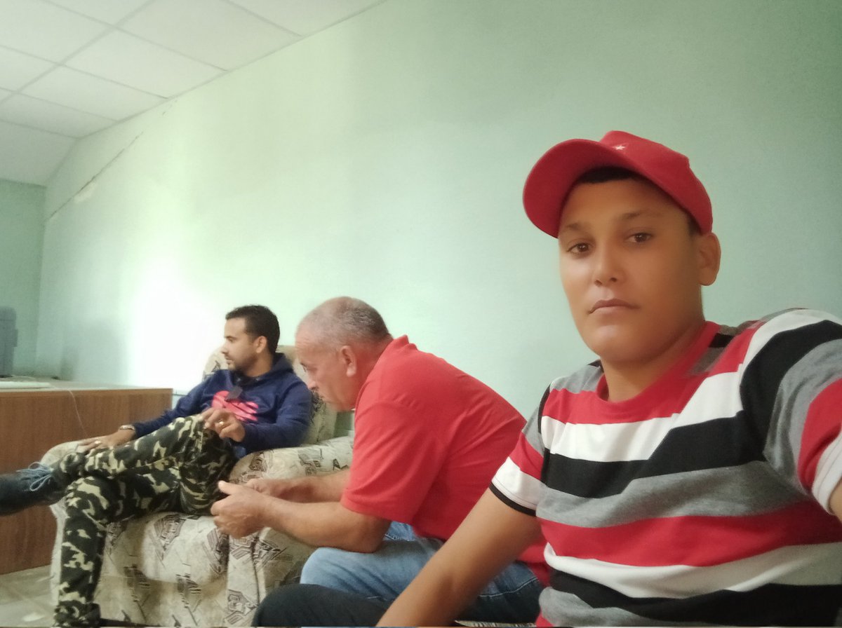 crta_de's tweet photo. Contacto con los trabajadores de la #PlantaCAV comenzando la semana. #JuntosPorUnaViaSegura, #LatirAvileño. https://t.co/kWHSEThWLd