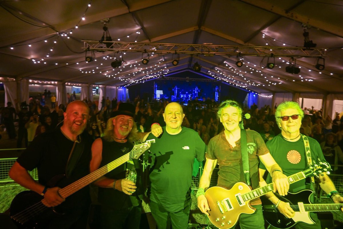 Hand of Dimes tweet media