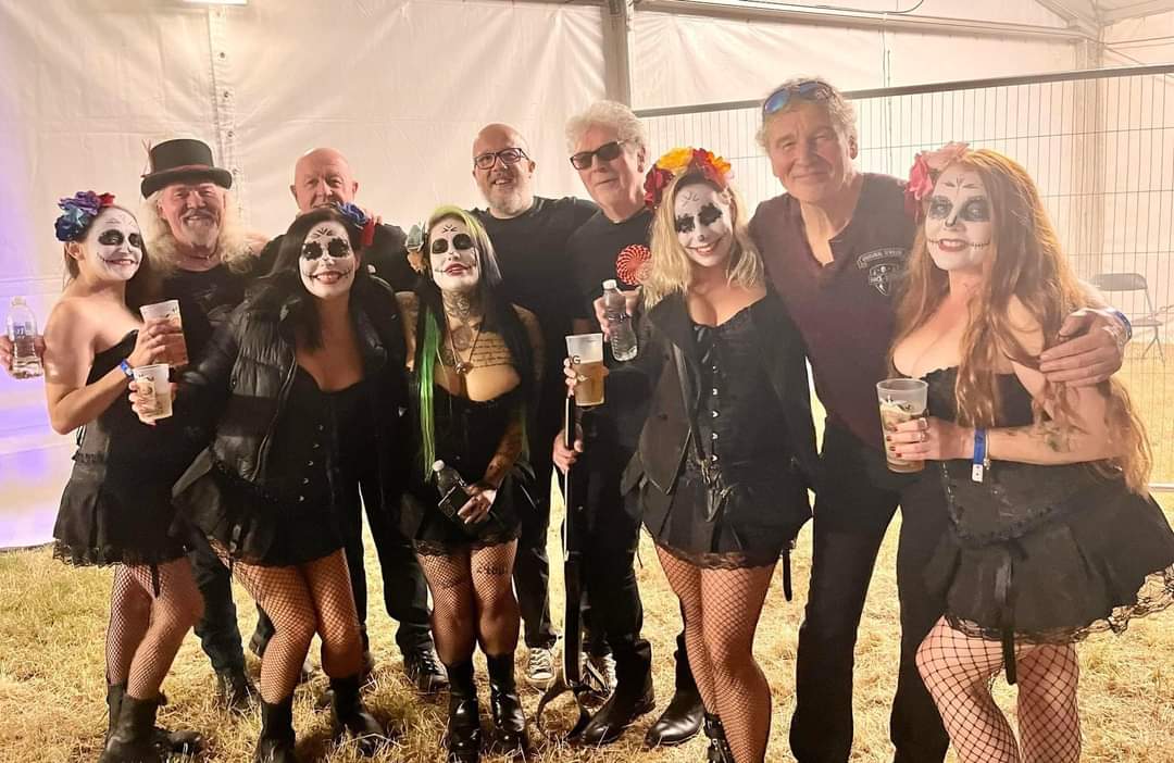 Hand of Dimes tweet media