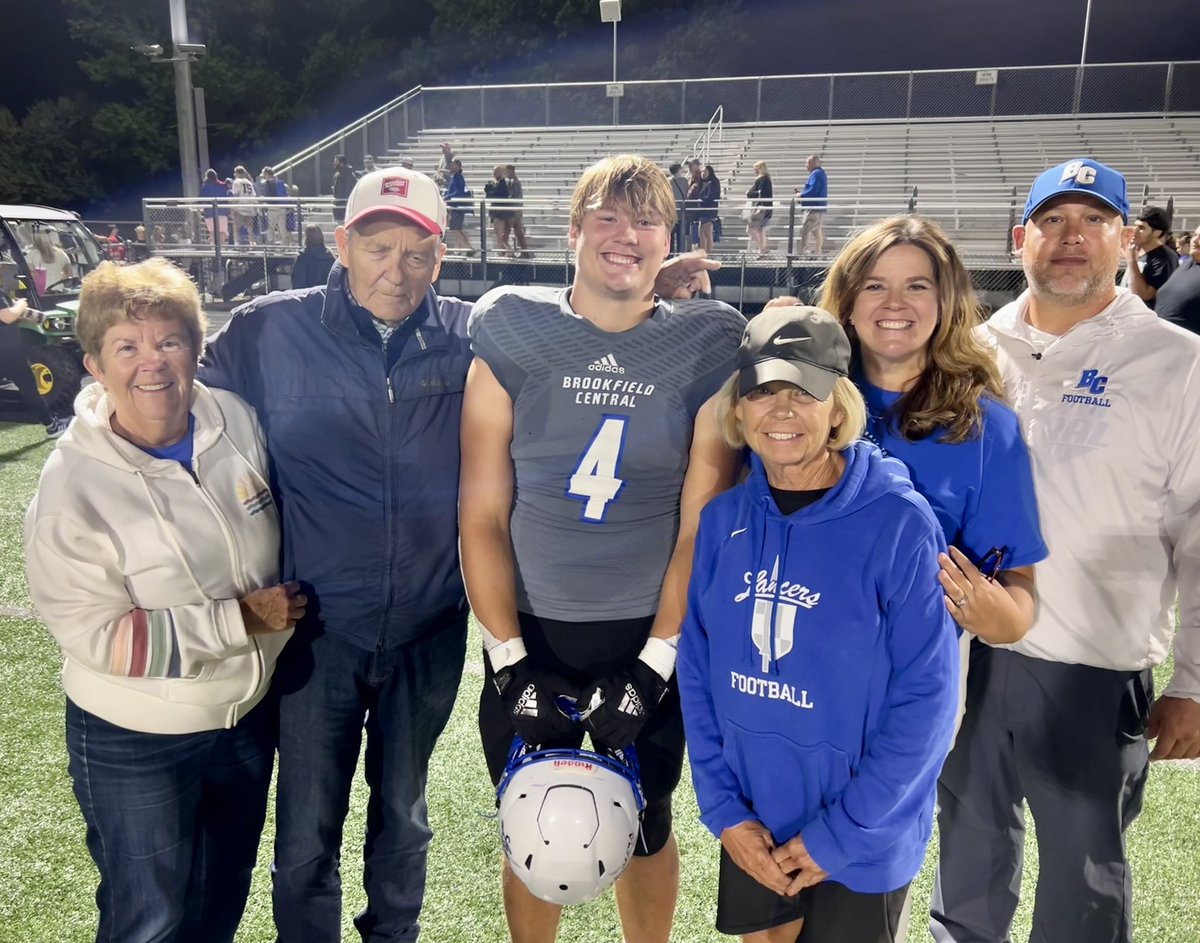 When you score a TD with your Marine Corps Vietnam Veteran grandfather in the stands. <a href="/CarterWellsmith/">Carter Wellsmith</a> ❤️💙🇺🇸🇺🇸