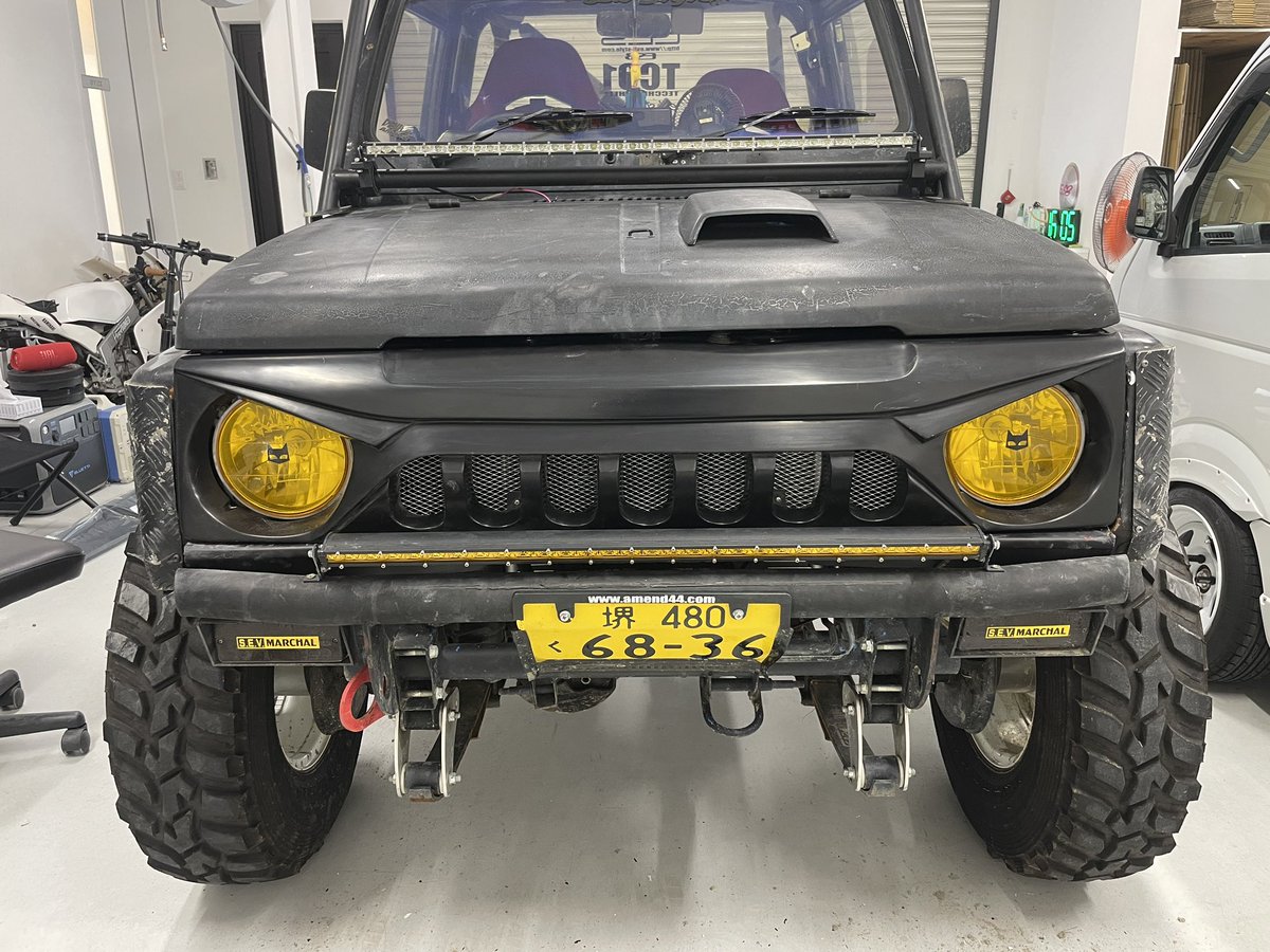 ESBmotoring's tweet photo. これがこう！
ジムニーにラングラーエキスを注入！
JA11用アングリーグリル近日デビュー！

あとルビコン風貼り付けボンネットや肩パッド風フェンダーも開発中！！ https://t.co/6cP2HWOY4y