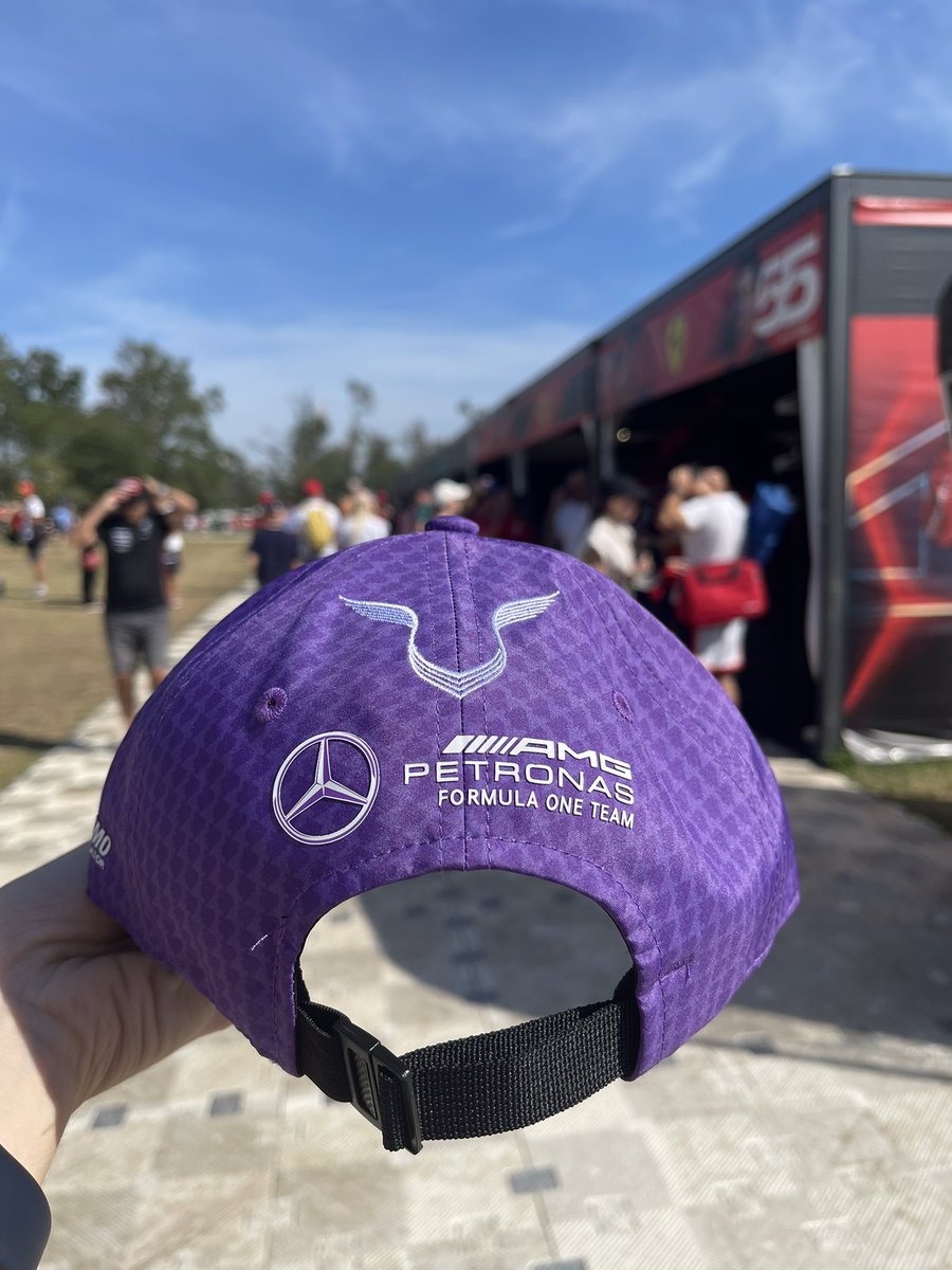 Simo_Castellano's tweet photo. Lewis #Hamilton yesterday in #Monza. #ItalianGP 💜💛 @MercedesAMGF1 @LewisHamilton https://t.co/dhfrfbZYhG