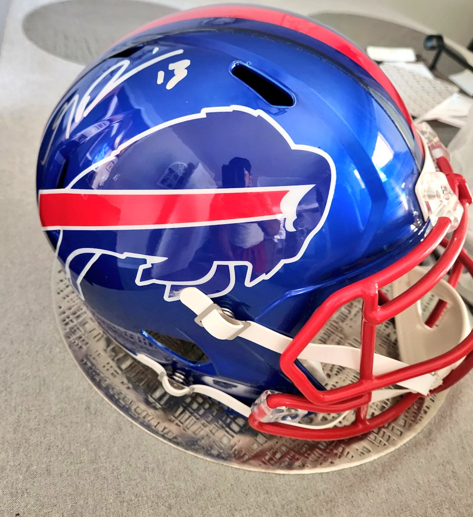 From now until the 16th <a href="/TSEBuffalo/">Total Sports Buffalo</a> is taking Donations At their store in orchard park for everything 2 can goods or Non perishables items you get entered to win a Full Sized Autographed <a href="/gabedavis13_/">Gabe Davis</a>  Helmet  a <a href="/stefondiggs/">DIGGS</a> mini signed helmet and a 90s <a href="/BuffaloBills/">Buffalo Bills</a> starter