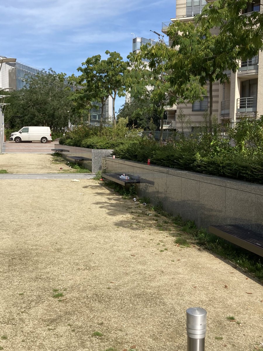nicdemoy's tweet photo. @BXLmobilite @Ixelles_Elsene @GAQ_Bruxelles @dimitristrobbe quand est ce que cet espace sera vraiment entretenu? #bruxellespoubelle #anarchicon https://t.co/ZWLTcQEwwZ