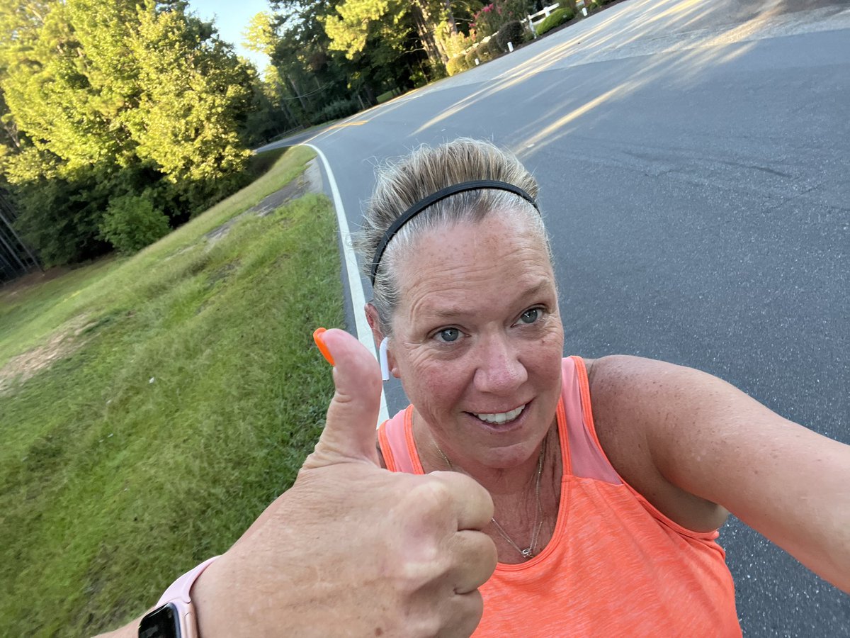 LisaPearceEdS's tweet image. Rise and shine! At 53 I finally got my 5k back under 40 min! It’s been a while, shocked my heart rate, ready to tackle this week! 🔥💪🏽@fit_leaders #FitLeadersLetsGo #LaborDay5k