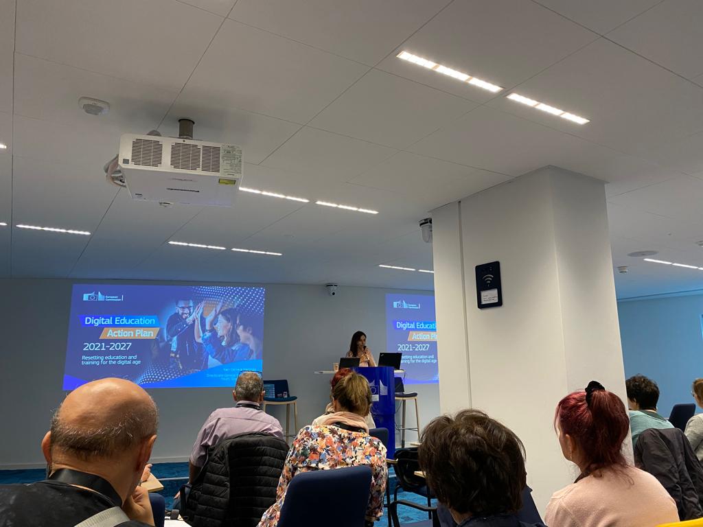 ADELE_EU2022's tweet photo. Day 2๏ธโฃ
In the morning, participants visited the @EU_Commission๐ช๐บ and learned more about:
๐ข What is the European Commission?
๐ฑ Access to quality education (environment sustainability and digitalisation)
๐ The role and functioning of the EC Library
#ADELE_EU https://t.co/3t0iIZKXid