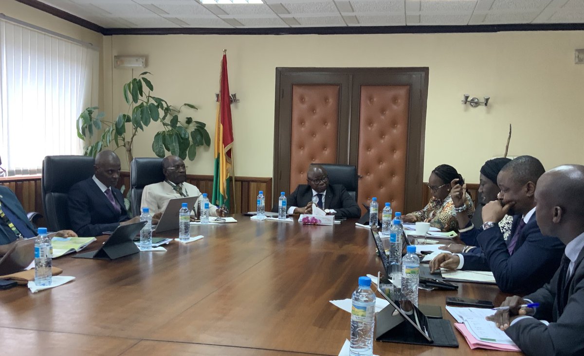 bcrggn's tweet image. #BCRG : Réunion de #suivi mensuel des #instances des Directions Générales, ce lundi 04/09/2023. Sous la présidence du 1er Vice-Gouverneur, les échanges ont porté sur les recommandations et activités réalisées au mois d’août, et les prévisions de septembre 2023.