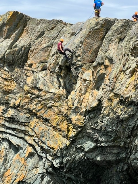 ratcliffeccf's tweet photo. Dangling Like a fish on a line!!! https://t.co/1ObdcFwWI4