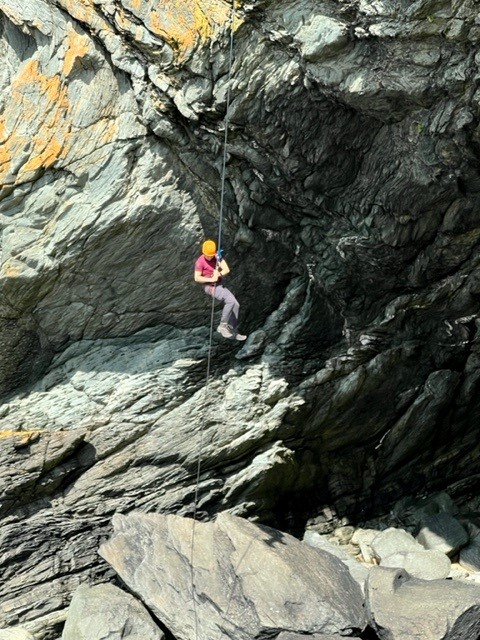 ratcliffeccf's tweet photo. Dangling Like a fish on a line!!! https://t.co/1ObdcFwWI4