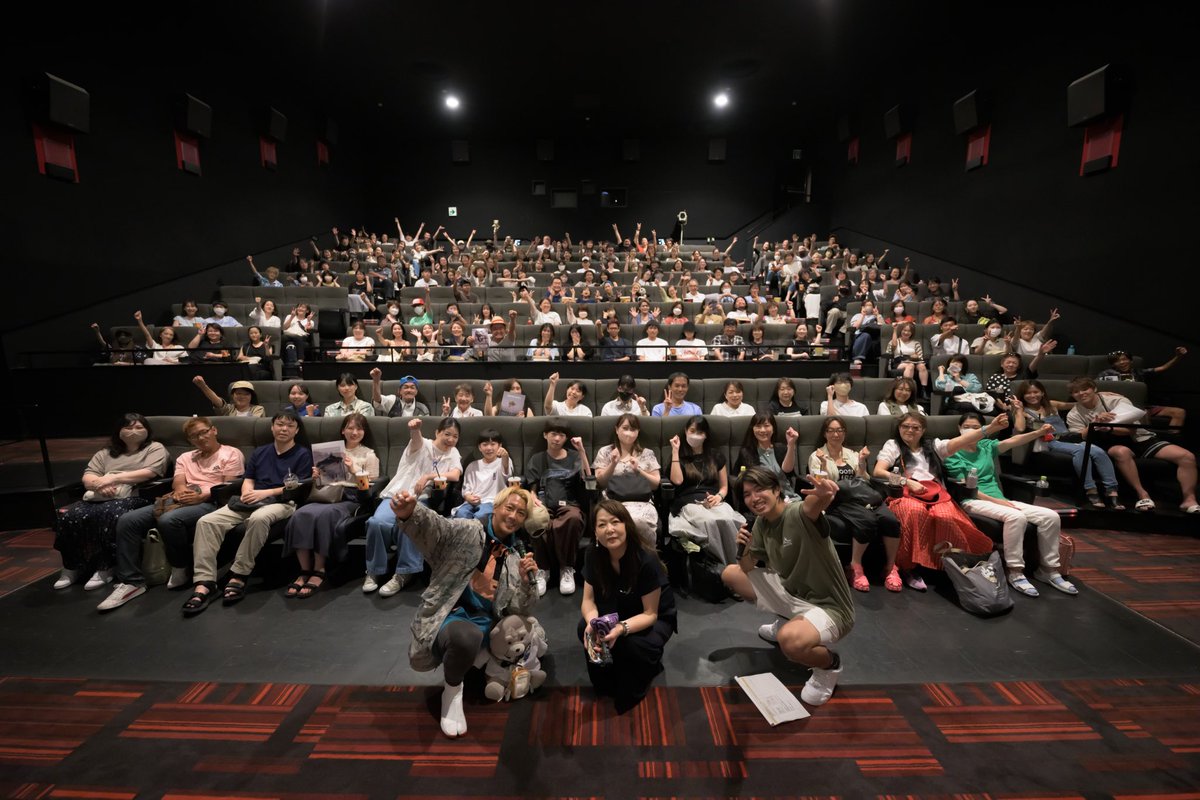 rickshawsgump's tweet photo. 人力車アメリカ横断ドキュメンタリー映画がユナイテッドシネマとしまえんで、無事に上映されました。一発目のゲストは @10song_official さんです。二発目のゲストはうちのオカンです(笑)三発目は9月9日お台場ユナイテッドシネマです。皆様お楽しみに！大阪会場は岸和田ですがまだチケットございます！ https://t.co/5hmZaWDsjp