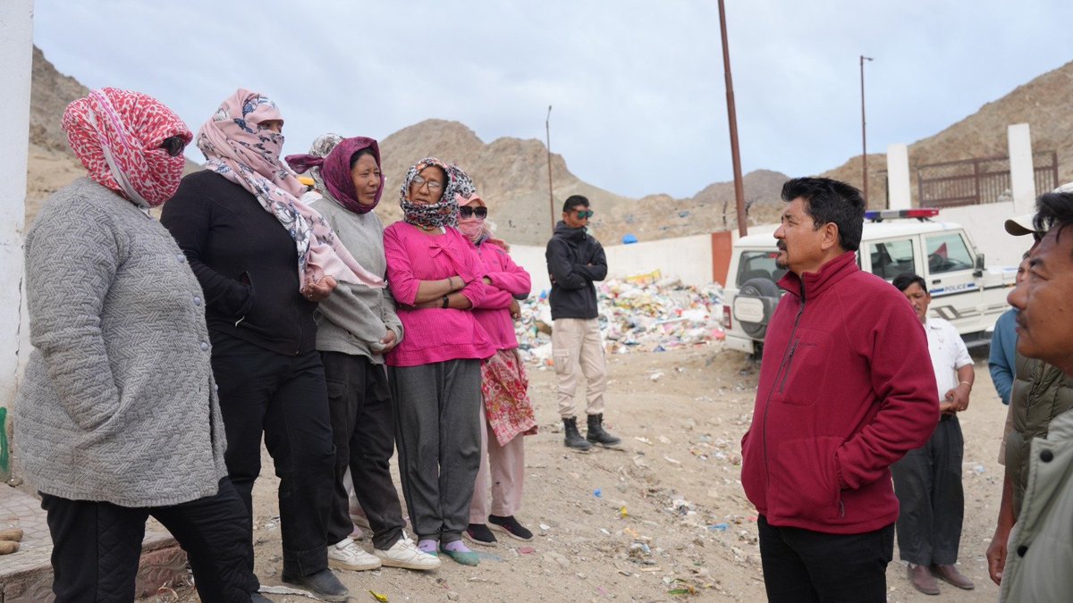 EarthNewsLadakh's tweet photo. Chairman/CEC, LAHDC Leh, Tashi Gyalson visited the Integrated Solid Waste Management (#ISWM) plant at Skampari to assess and monitor the operations of the #MaterialRecoveryFacility (MRF). https://t.co/8ukjnKdhfT