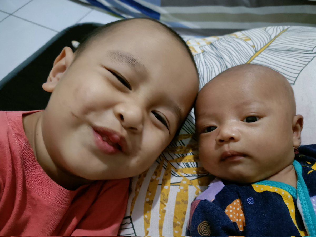 chysta_sarah's tweet photo. Upin dan Ipin inilah dia 😘 https://t.co/frCIkSEpjv