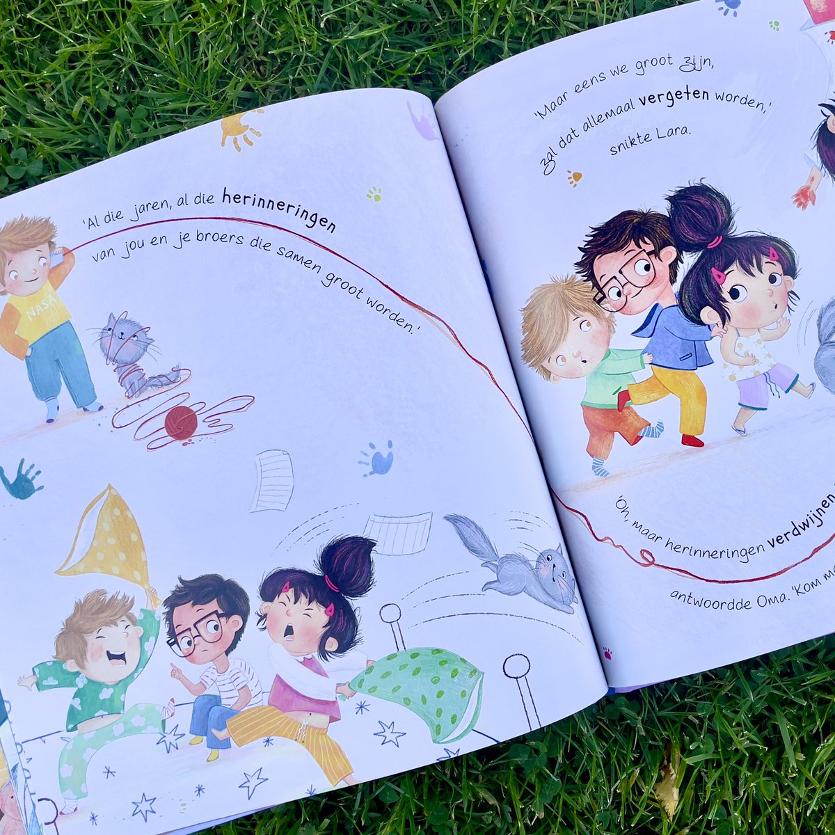 🌸MIJN HUIS MIJN THUIS🌸
“Mijn Huis Mijn Thuis” (My House My Home) is OUT NOW.. 
A huge hug to <a href="/SarahSurgeysaid/">Sarah Surgey</a> for the beautiful story. <a href="/uitgeverij_VDP/">Uitgeverij Van Driel Publishing</a> for trusting me and giving this opportunity to illustrate this book. 
#sayanikoyelartistic #kinderboeken #PictureBook #kidLit