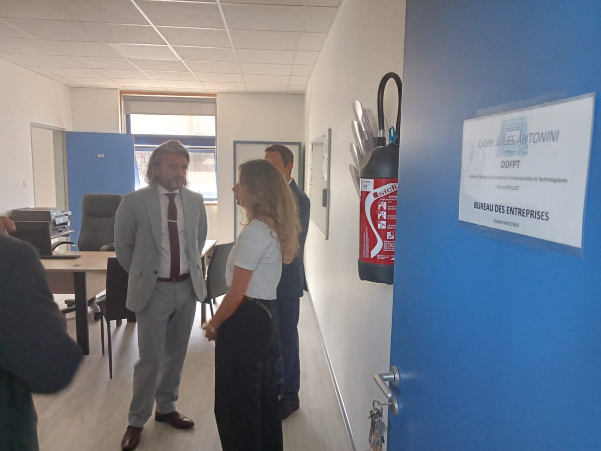 Conférence de presse de #rentrée | Au lycée professionnel Jules Antonini, le recteur Jean-Philippe Agresti a présenté aux journalistes les priorités pour l'année dans l'<a href="/accorse/">Académie de Corse</a>. Ce temps d'échanges s'est suivi d'une visite du bureau des entreprises du lycée.