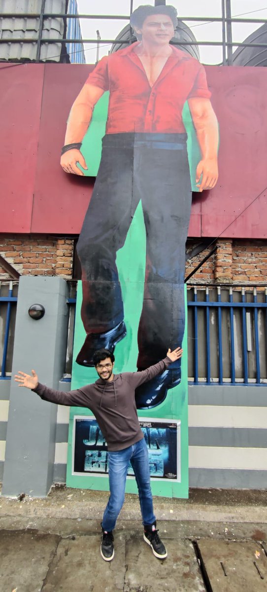 Wow, there's a massive cutout of #Jawan at Prasad IMAX in Hyderabad! 🤩 Our members are also organizing a First Day First Show event for #Jawan there. @iamsrk @RedChilliesEnt @Atlee_dir #JawanAdvanceBookings #Jawan #ShahRukhKhan