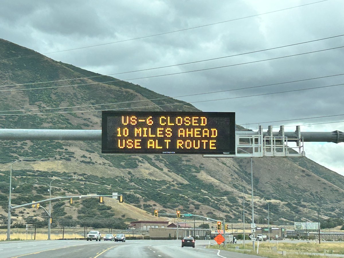 Some slight delays for drivers on U.S. 89 trying to continue to U.S. 6 after mudslides forced a complete shutdown near Thistle. @UtahDOT says it could be a couple more hours until it reopens. @KSL5TV MORE: ksltv.com/583894/udot-wo…