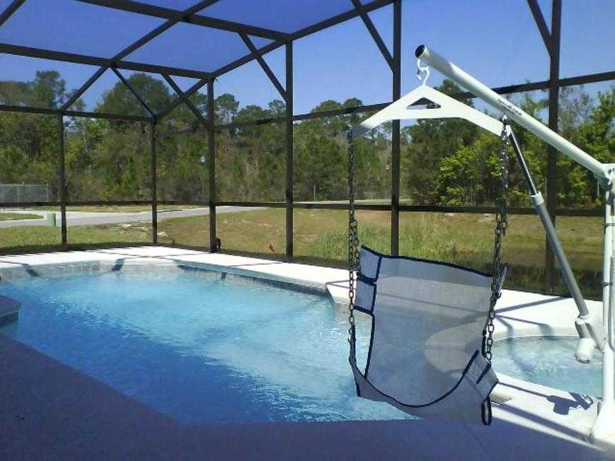 #SelfCatering Villa with a #CeilingHoist #CeilingLift
Tranquillity Villa #Davenport #Orlando #Florida #USA
6 Bed 4 Bath Villa with pool close to Disney &amp; attractions
More info on #CHuC website: bit.ly/3Uq6mtw