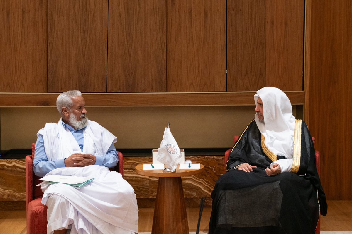 في سياق ترؤسه مُؤتمرَ رابطة الجامعات الإسلامية: "تأطيرُ الحريات وَفْق القِيَم الإسلامية ومبادئ القانون الدولي" في مقر "إيسيسكو" بالرباط:
التقى معالي رئيس رابطة الجامعات الإسلامية، رئيس هيئة علماء المسلمين، فضيلة الشيخ أ.د. #محمد_العيسى سعادةَ رئيس جامعة الشيخ محمد الأمين