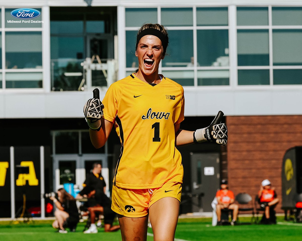 TheIowaHawkeyes's tweet photo. A 𝐖eekend full of 𝐖s 😤

☑️ @HawkeyeSoccer
☑️ @HawkeyeFootball
☑️ @IowaVolleyball 
☑️ @IowaXC_TF
☑️ @IowaFieldHockey 

#Hawkeyes https://t.co/KLaPtry40x