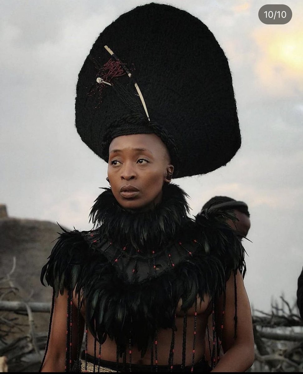 txt_txt_x's tweet photo. I used to think this is Khanyi Mbau https://t.co/QVEeoa345x
