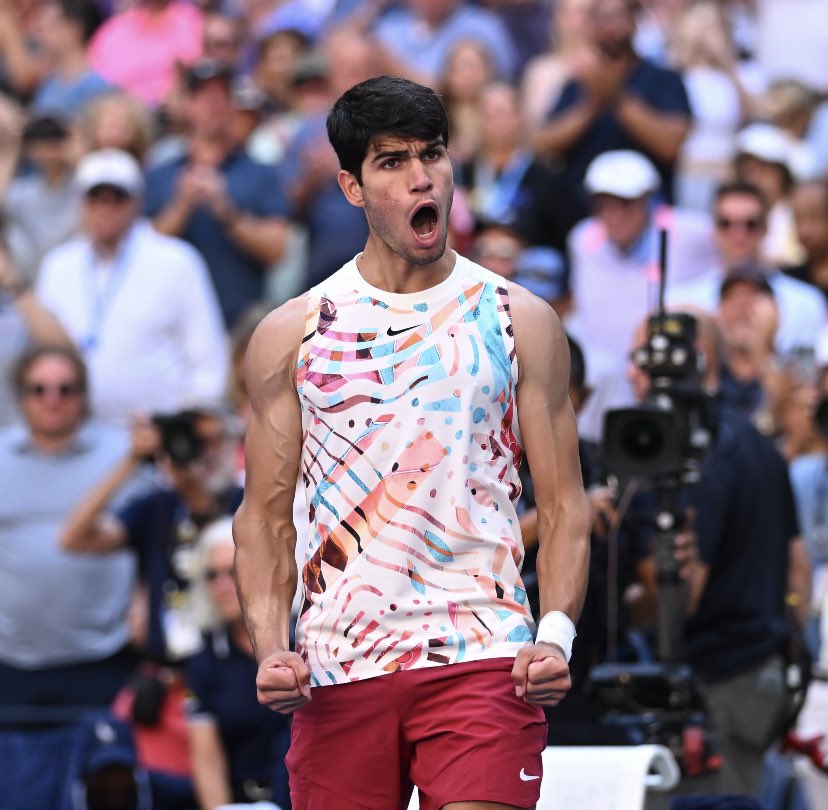 tenisana's tweet photo. Carlos Alcaraz é um exemplo jovem no mundo do esporte! 🎾⭐ #USOpen2023 #USOpenNaESPN #UsOpenTennis https://t.co/aEITT1w8Yj