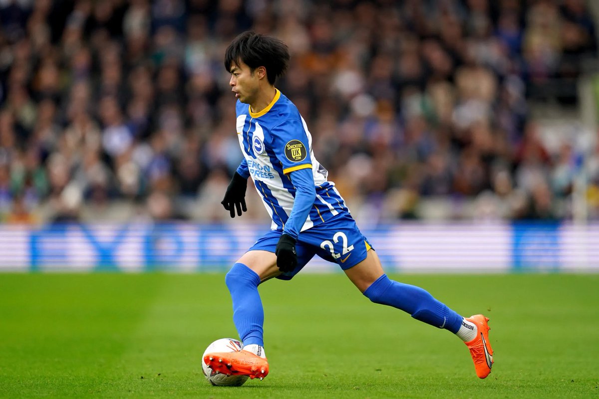 BalleAuCentre_'s tweet photo. Tu dois en titulariser un, en mettre un sur le banc et vendre un de ces ailiers gauche de #PremierLeague

Diaz 🇨🇴 
Mitoma 🇯🇵
Martinelli 🇧🇷 https://t.co/f1ChjSLGiM